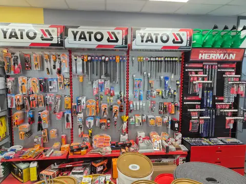 Yato kéziszerszám fal